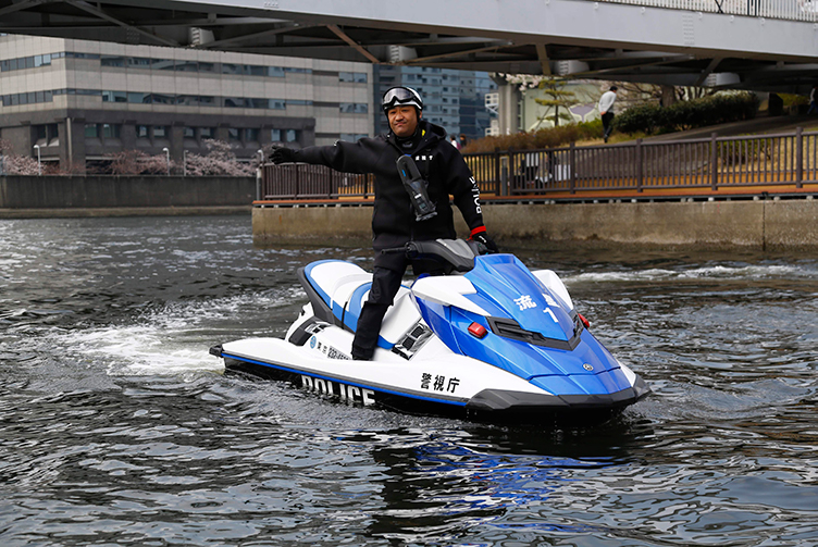 目黒川安全航行啓発イベントに出動した警視庁の水上バイク