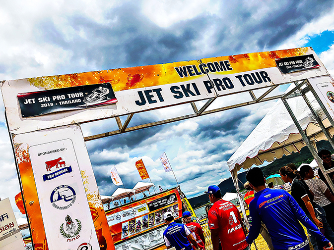 タイの水上バイクレース会場