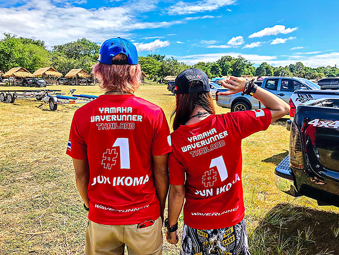 タイで配った生駒Tシャツ
