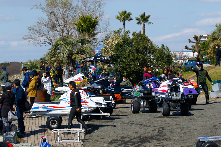 ヴィンテージ水上バイクがズラリと並ぶ会場風景