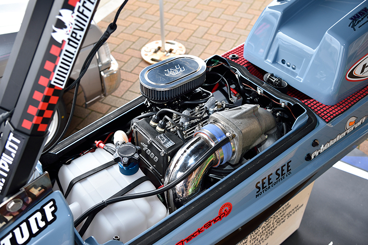 OUT A TIMEに展示されたヴィンテージ水上バイクJS550