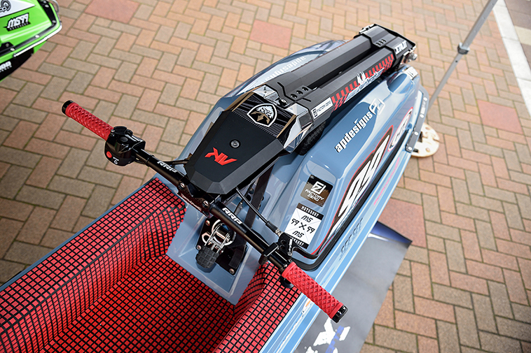 OUT A TIMEに展示されたヴィンテージ水上バイクJS550