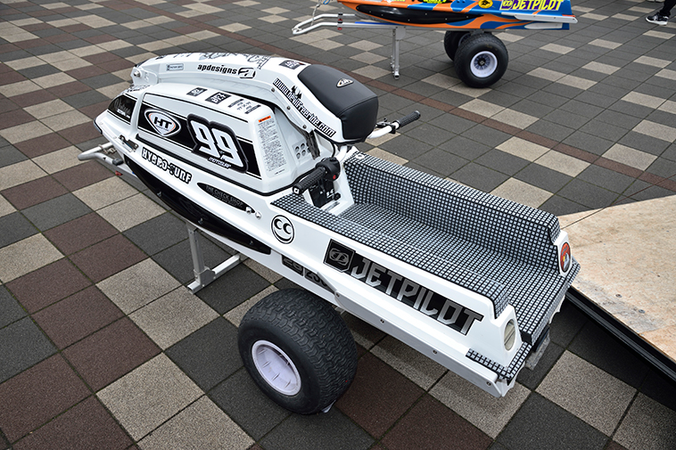 OUT A TIMEに展示されたヴィンテージ水上バイクJS550