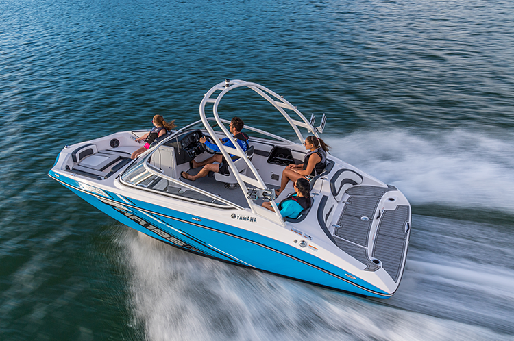 2021 YAMAHA SPORT BOAT Line-up│ウェイクハルと一体型可動式ウェイクブースター採用の255XE誕生│HOT WATER  Webマガジン