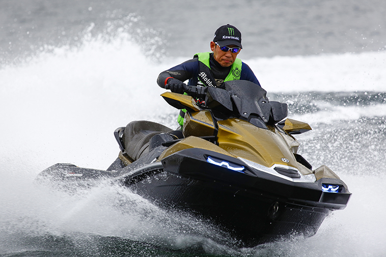 徹底解説】電動減速＆リバース「KSRD」などの新機能が満載｜2022 KAWASAKI JET SKI ULTRA 310LX│HOT WATER  Webマガジン