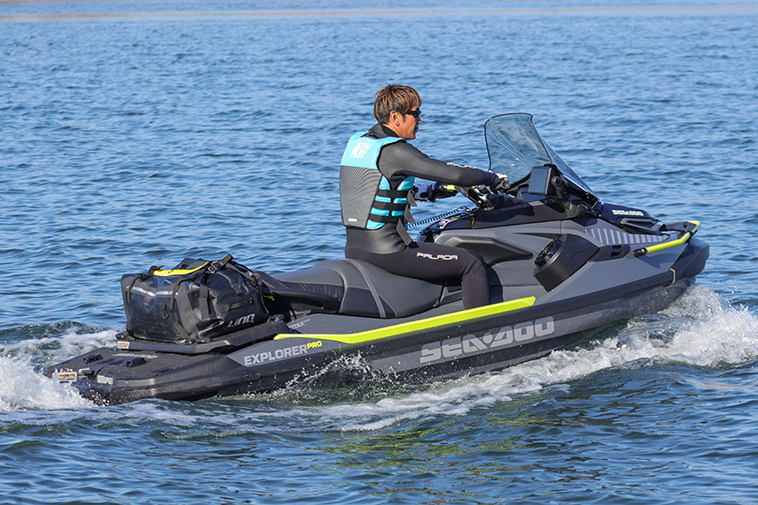 試乗インプレ】濡れない・運べる・タフな冒険モデルの実力やいかに!?｜BRP Sea-Doo EXPLORER PRO 170│HOT WATER  Webマガジン