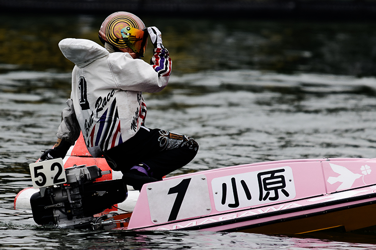 水上バイクとボートレースの「二刀流」レーサーが、レースのこと